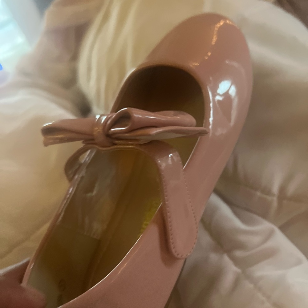 Elegant Pink Girl’s Patent Leather Mary Jane Bow Shoe.